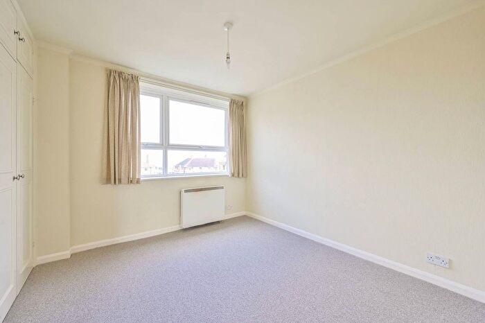 1 Bedroom Flat To Rent In Derby Road, East Sheen, London, SW14