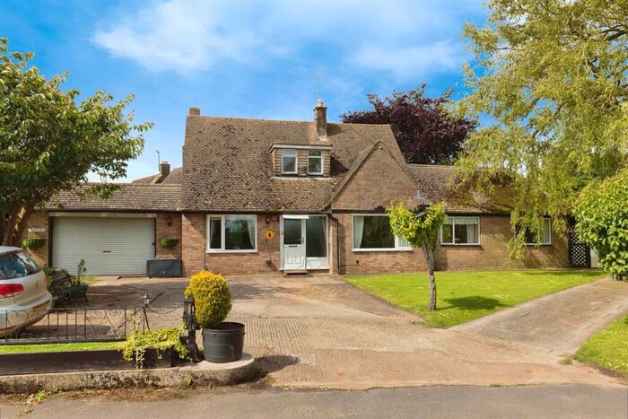 5 Bedroom Detached Bungalow For Sale In Queen Street, Farthinghoe, Brackley, NN13