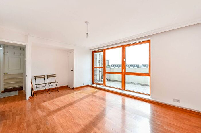 3 Bedroom Flat To Rent In Muir Road, Clapton, London, E5