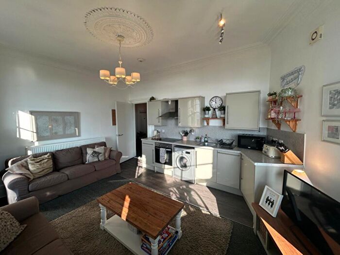 3 Bedroom Flat To Rent In Perth Road, Dundee, DD1