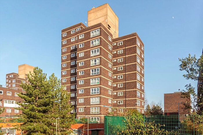 3 Bedroom Flat To Rent In Arabella Drive, Putney, SW15