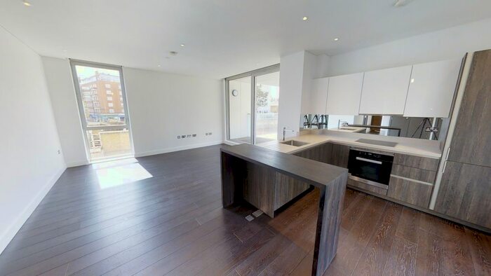 2 Bedroom Flat To Rent In Plaza Gardens, Putney, London, SW15