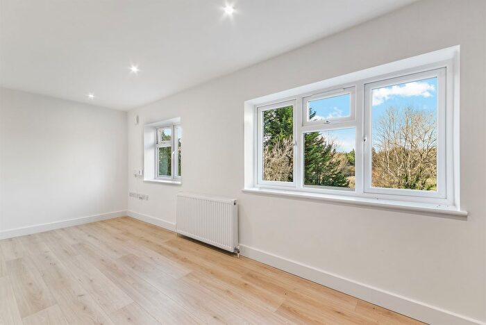 2 Bedroom Flat For Sale In Kingswood Way, Selsdon, South Croydon, CR2