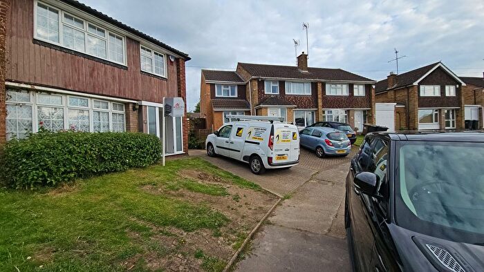 3 Bedroom Semi-Detached House To Rent In Seabrook, Luton, LU4