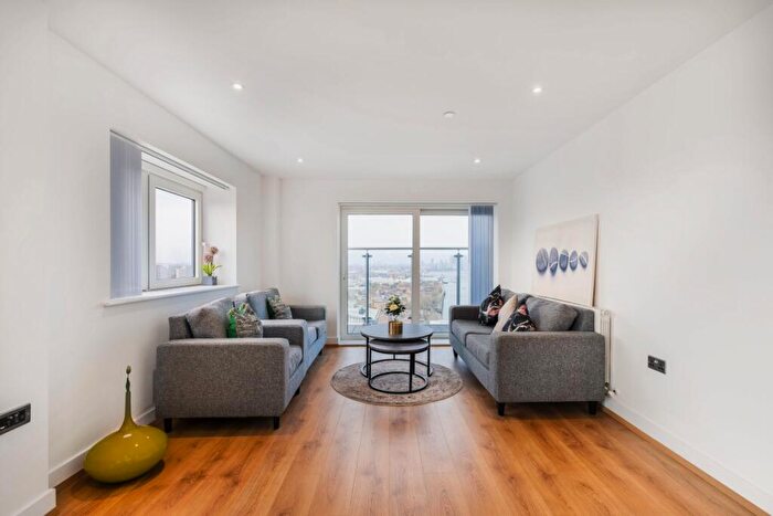 2 Bedroom Flat To Rent In Mast Quay Woolwich, SE18