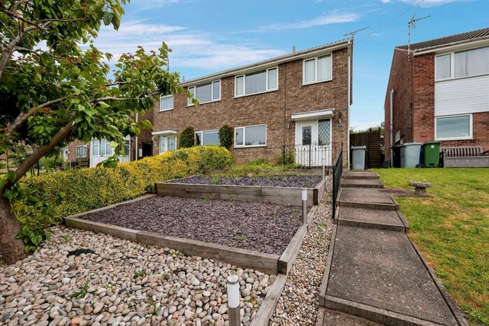 3 Bedroom Semi-Detached House For Sale In Fifth Avenue, Grantham, NG31