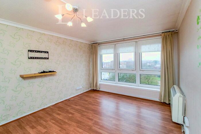 2 Bedroom Flat To Rent In North Road, Westcliff-On-Sea, SS0