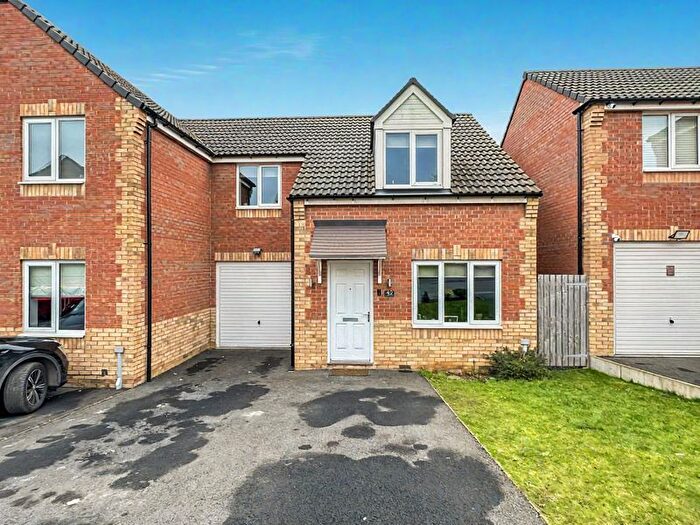 3 Bedroom Semi-Detached House For Sale In Wedgewood Way, Knottingley, WF11