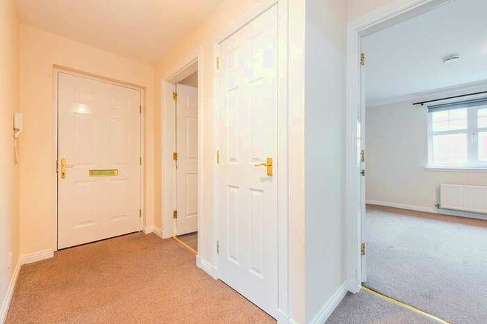 2 Bedroom Flat To Rent In Cumbrae Drive, Falkirk, FK1