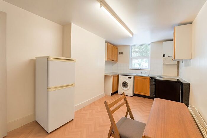 2 Bedroom Flat To Rent In Cranbrook Park, London, N22