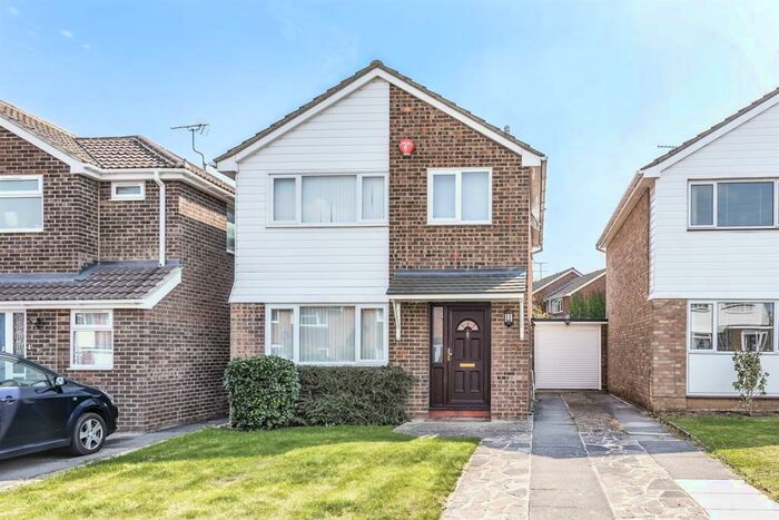 3 Bedroom Detached House To Rent In Benning Way, Wokingham, RG40