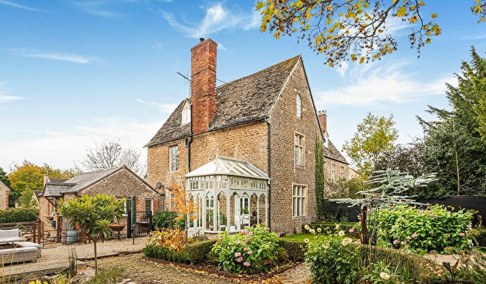 4 Bedroom Semi-Detached House For Sale In The Stone House, Kingston Bagpuize, OX13