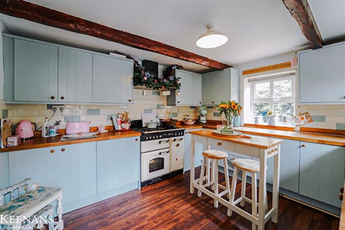 3 Bedroom Cottage To Rent In Lower Rosegrove Lane, Burnley, BB12