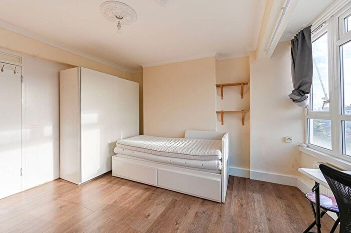2 Bedroom Flat To Rent In Queens Caroline Street, Hammersmith, London, W6