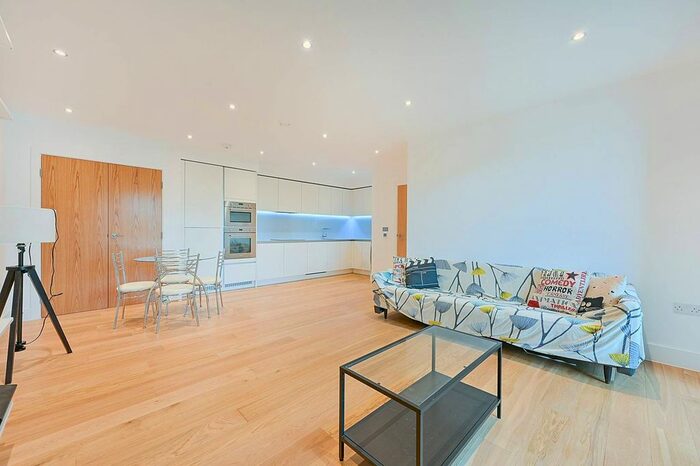 2 Bedroom Flat To Rent In Chiswick High Road, Chiswick, London, W4