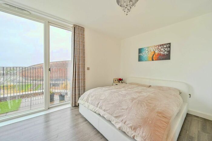 2 Bedroom Flat To Rent In Park View Mansions, Stratford, London, E20