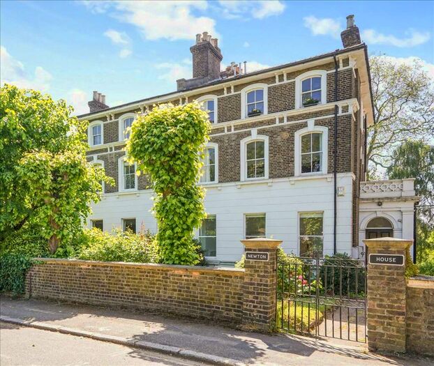 2 Bedroom Flat To Rent In Newton House, Granville Park, London, SE13