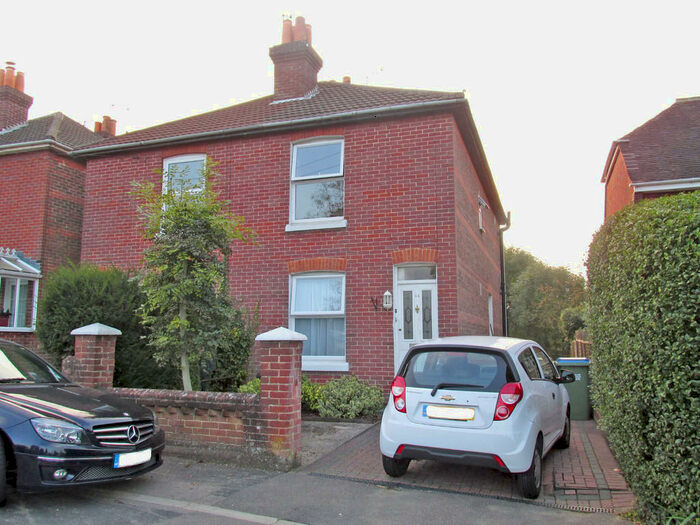 2 Bedroom Semi-Detached House To Rent In Fareham, PO16