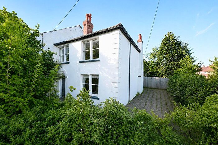 3 Bedroom Semi-detached House For Sale In Updown Hill, Windlesham, GU20