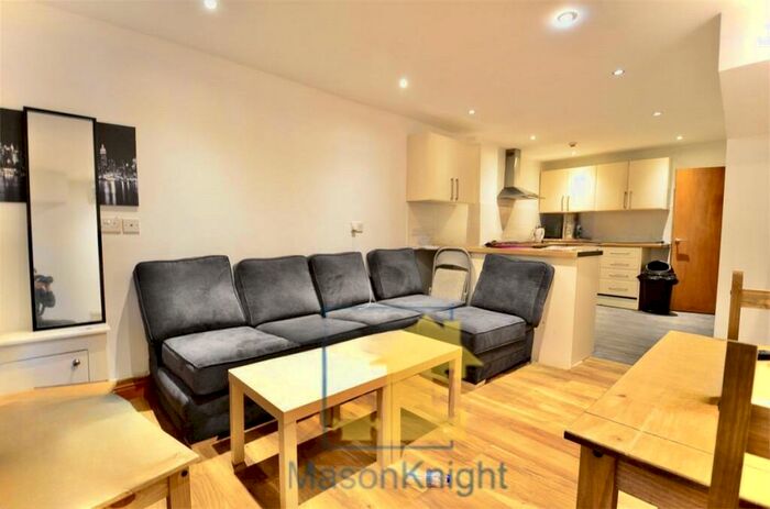 6 Bedroom Terraced House To Rent In Rose Cottages, Selly Oak, B29