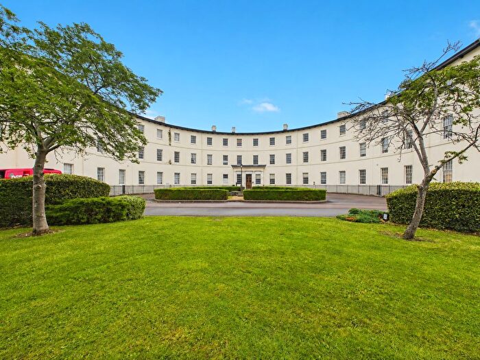 2 Bedroom Flat For Sale In The Crescent, Gloucester, GL1