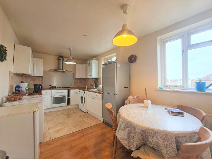3 Bedroom Flat For Sale In East Churchfield Road, Acton, W3