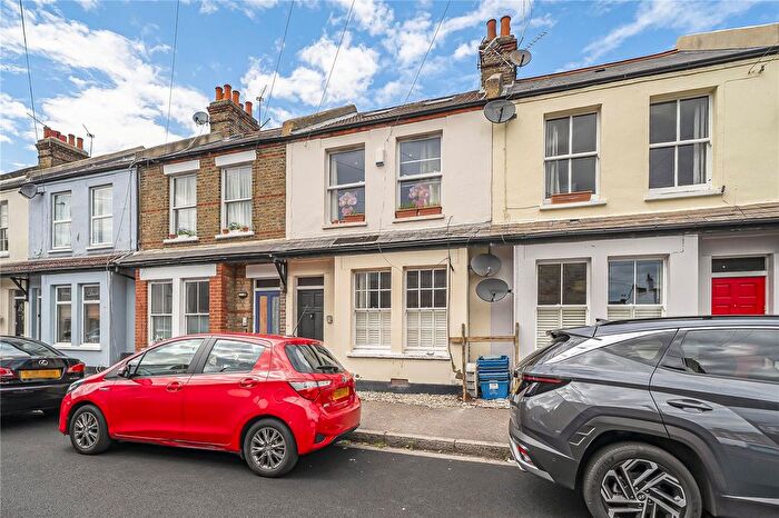 2 Bedroom Flat To Rent In Camac Road, Twickenham, TW2