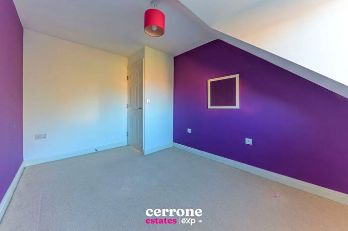 3 Bedroom End Of Terrace House For Sale In Hedgerow Close, Greenlands, Redditch, B98