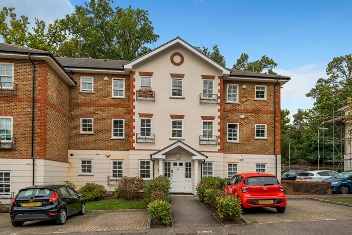 2 Bedroom Flat To Rent In Camberley, Surrey, GU15