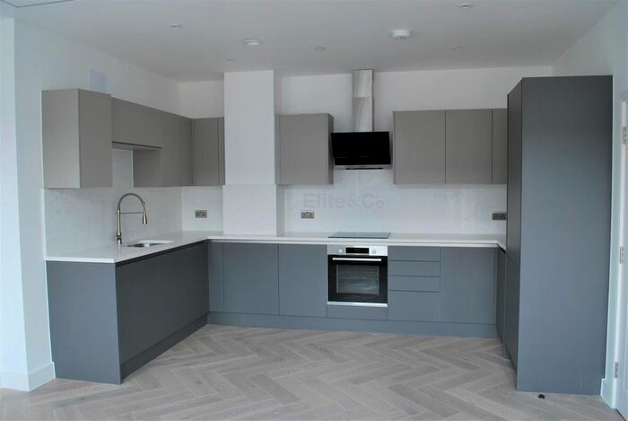 2 Bedroom Flat To Rent In Knoll Rise, Orpington, BR6