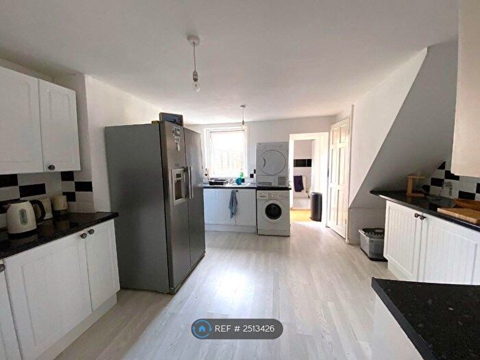 4 Bedroom Terraced House To Rent In Richmond Road, Gillingham, ME7