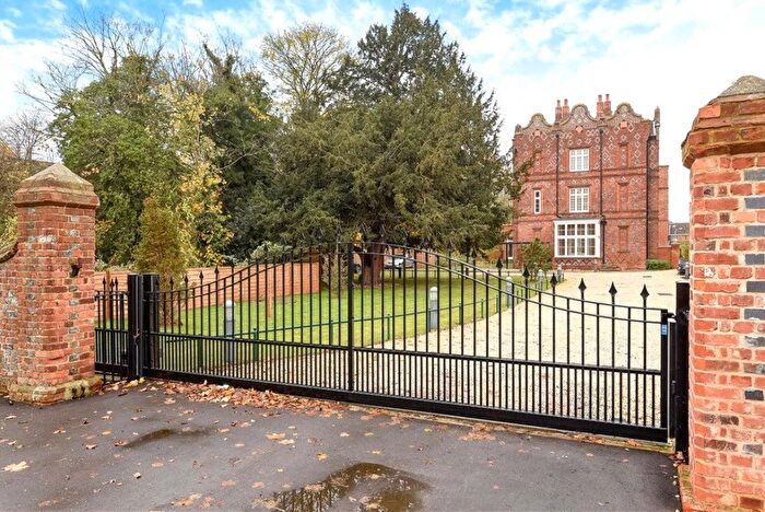 2 Bedroom Flat For Sale In Eton Wick Road, Eton, Windsor, SL4