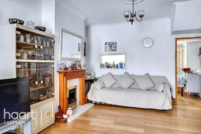 3 Bedroom Terraced House For Sale In Sixth Avenue, London, E12