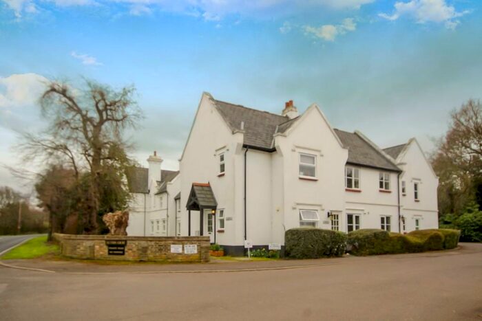 1 Bedroom Flat To Rent In Hutton Court, Rayleigh Road, Brentwood, Essex, CM13