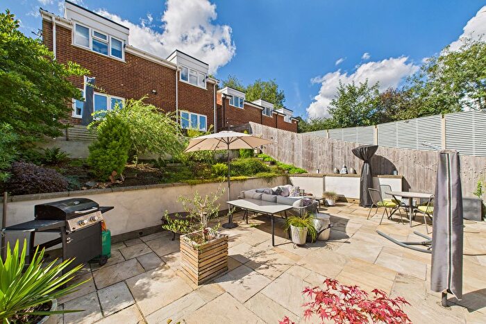 4 Bedroom Detached House For Sale In Cardy Road, Boxmoor, HP1