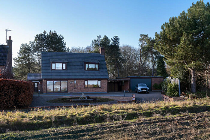 4 Bedroom Detached House For Sale In Hall Road, Hopton-On-Sea, NR31