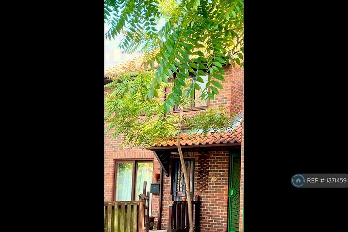 3 Bedroom Semi-Detached House To Rent In Sandison Street, London, SE15