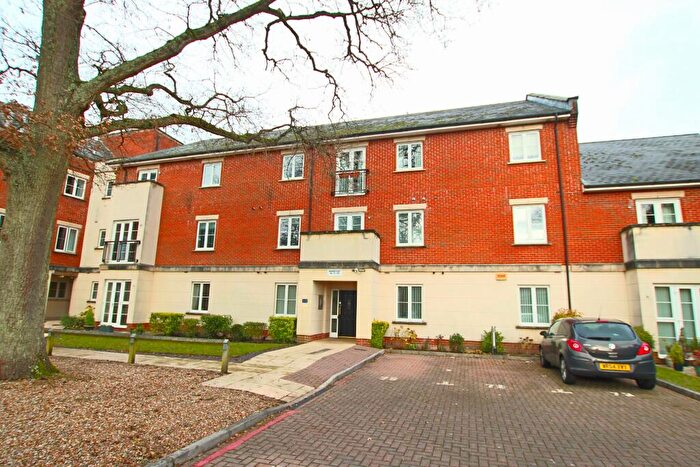 2 Bedroom Apartment For Sale In Bassett, Southampton, SO16