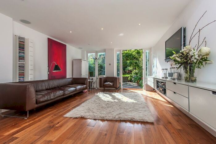 4 Bedroom Terraced House To Rent In Cleaver Square, SE11