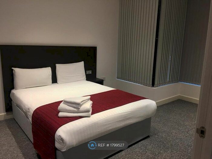 2 Bedroom Flat To Rent In Fl, Hounslow, TW3