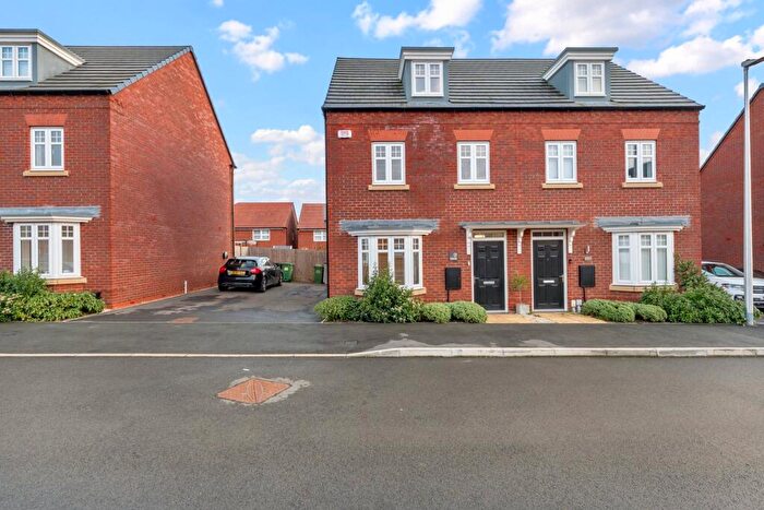 3 Bedroom Town House For Sale In Talbot Drive, Heathcote Park, Warwick, CV34