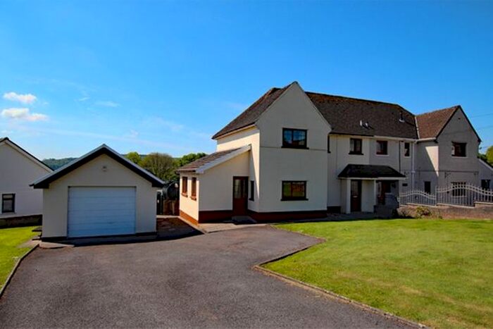 3 Bedroom Semi-Detached House To Rent In Bro Pedr, Llandyfaelog, Kidwelly SA17