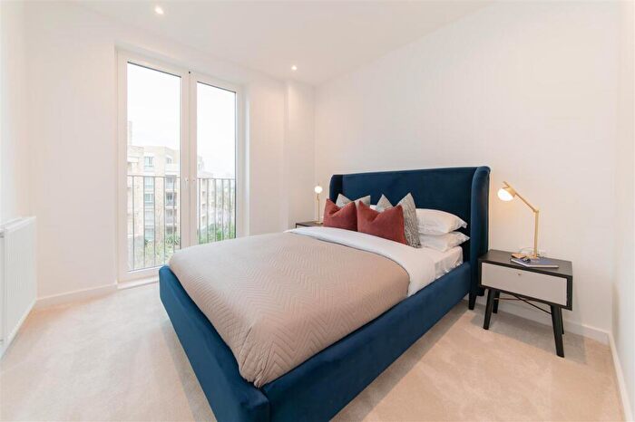 2 Bedroom Flat For Sale In The Ridgeway, Mill Hill, London, NW7