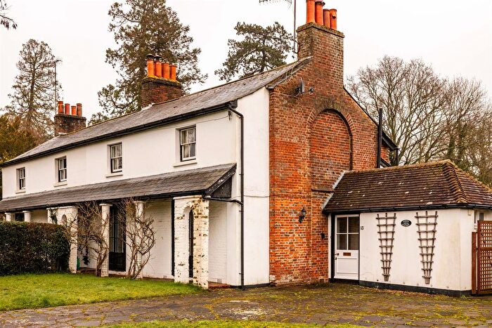 3 Bedroom Cottage For Sale In Dovers Green Road, Reigate, RH2