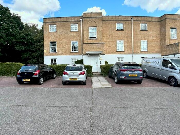2 Bedroom Flat To Rent In Leigh Hunt Drive, London, N14