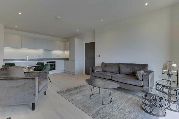 2 Bedroom Flat To Rent In Royal Engineers Way, London, NW7