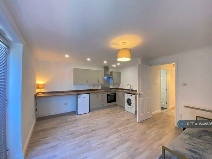 2 Bedroom Flat To Rent In Sterling Court, Birmingham, B1