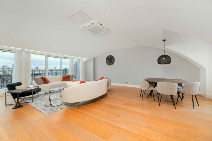 3 Bedroom Flat To Rent In Victoria Street, London, SW1H