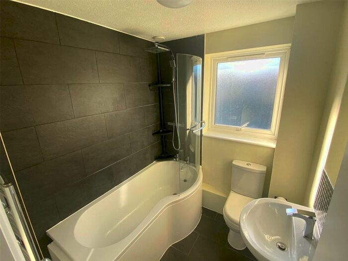 2 Bedroom Flat To Rent In Shurland Avenue, East Barnet, EN4