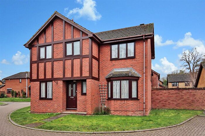 3 Bedroom Detached House For Sale In Wymington Park, Rushden, NN10